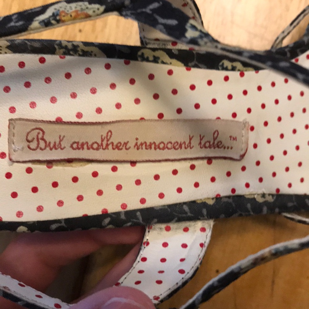 Adorable Wedge Sandals - Picture 3 of 7